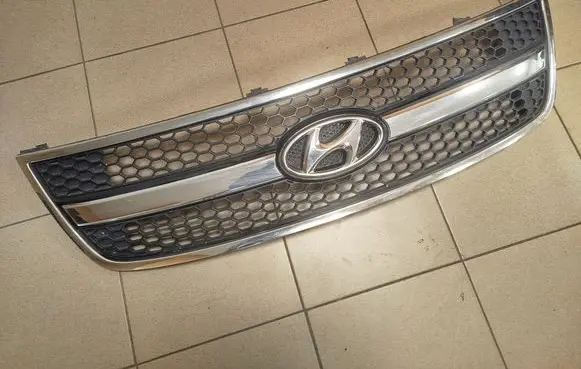 Hyundai H-1, Starex, Satellite Front bumper upper radiator grill 865604H000