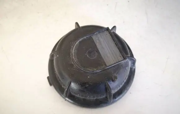 Volvo V70 Headlight/headlamp dust cover 89025105