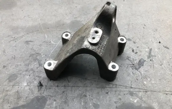 Volkswagen Phaeton Engine mounting bracket 3D0199308A