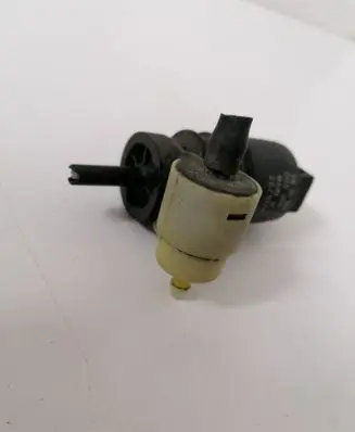 Opel Zafira B Windscreen/windshield washer pump 90585762