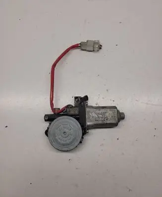 Mitsubishi Pajero Sport I Front door window regulator motor 5713A020 2621003200