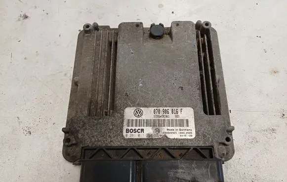 Volkswagen Touareg I Engine control unit/module 070906016F