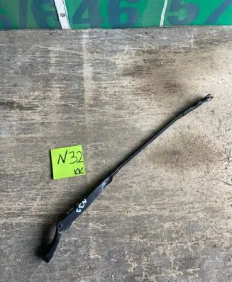 Volkswagen PASSAT B5 Front wiper blade arm 3B1955410C