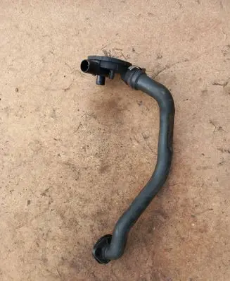 Volkswagen PASSAT B5 Breather hose/pipe 108737 028129101D