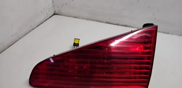 Peugeot 607 Tailgate rear/tail lights