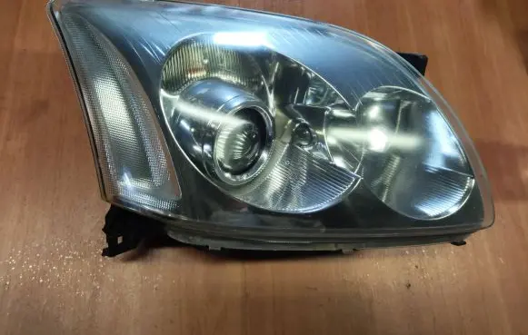 Toyota Avensis T250 Headlight/headlamp Koito0543