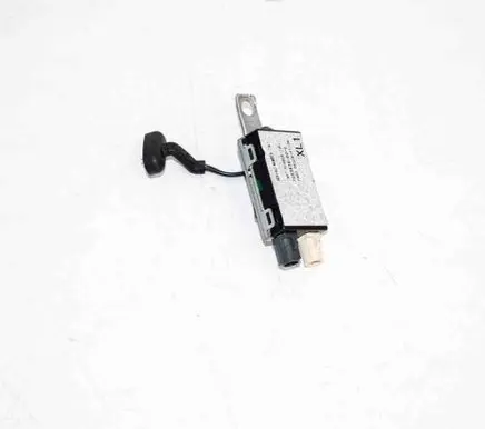 Tesla Model X Aerial antenna amplifier 106387600C