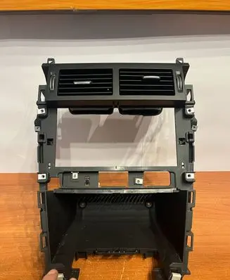 Land Rover Discovery Sport Dash center air vent grill FK7204634AG