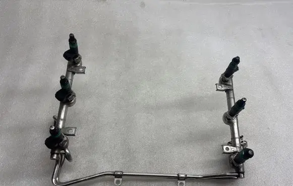 Audi A4 S4 B6 8E 8H Fuel main line pipe 06C133681J KW022002
