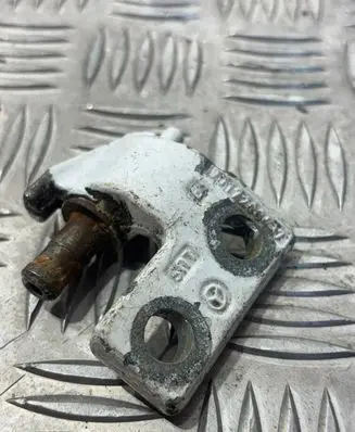 Mercedes-Benz Sprinter W901 W902 W903 W904 Front door lower hinge 9017200437