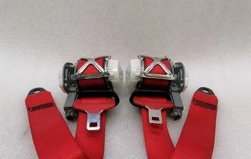 Ferrari FF Front seatbelt buckle