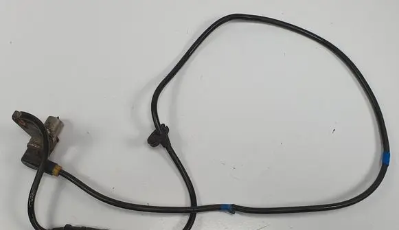 Mercedes-Benz 190 W201 ABS brake wheel speed sensor 0265001052