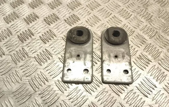 Radiator mount bracket