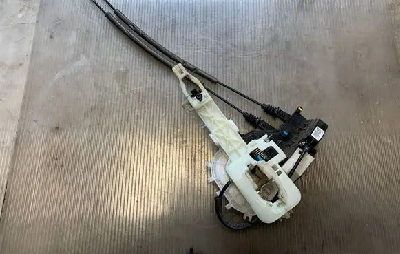 Hyundai Santa Fe Front door lock 813202W030GBY 813202W030