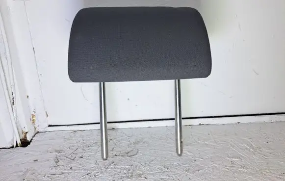 Volkswagen Golf Plus Rear seat headrest 