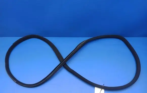 Mercedes-Benz C W204 Front door rubber seal A2046971051