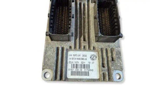 Fiat Punto (199) Engine control unit/module 51798649 5SF3M1D032