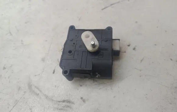 Toyota Corolla Verso AR10 Air flap motor/actuator 1138002051 2281 1H08