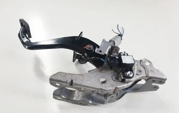 Suzuki SX4 S-Cross Brake pedal