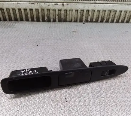 Toyota Avensis Verso Electric window control switch 8403044020