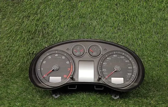 Audi A3 S3 8P Speedometer (instrument cluster) 8P0920982M