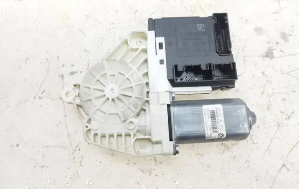 Volkswagen PASSAT CC Front door window regulator motor 3C8959701 914860120 3C8837462J