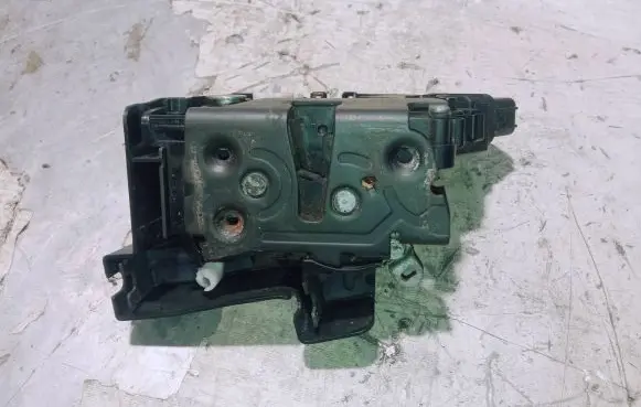 Volvo S40 Front door lock 30799308 A048069 1529A