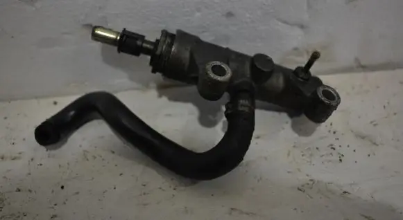 Opel Zafira B Fuel distributor 55203803