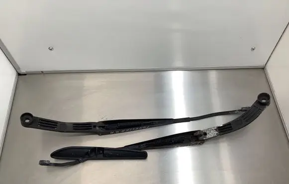 Subaru Forester SG Front wiper blade arm 35048LD