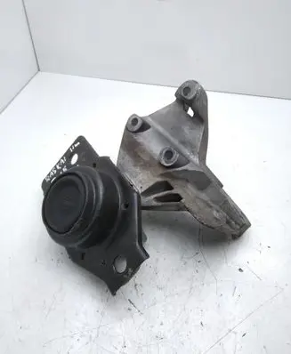Nissan Qashqai Engine mount bracket
