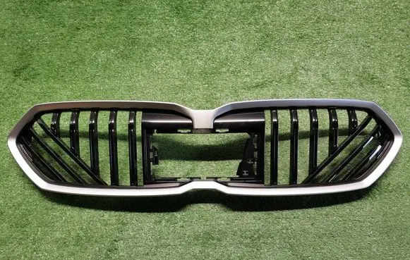 BMW 1 F70 Front bumper upper radiator grill 5B52AC6 5A35D15