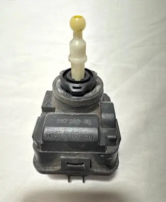 Opel Omega B2 Headlight level adjustment motor 00728230