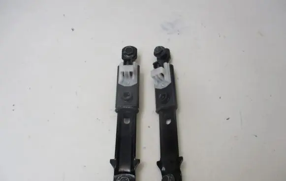 KIA Ceed Seat belt adjustment rail 
