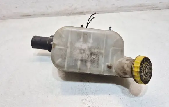 Chrysler Voyager Master brake cylinder P04721154AB