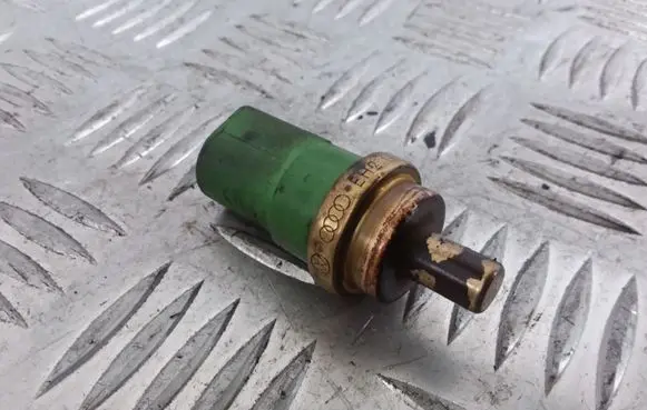 Audi A4 S4 B5 8D Coolant temperature sensor 059919501A
