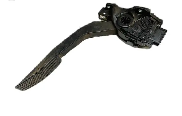 Accelerator throttle pedal