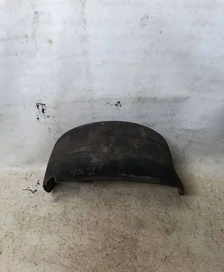Rear arch fender liner splash guards