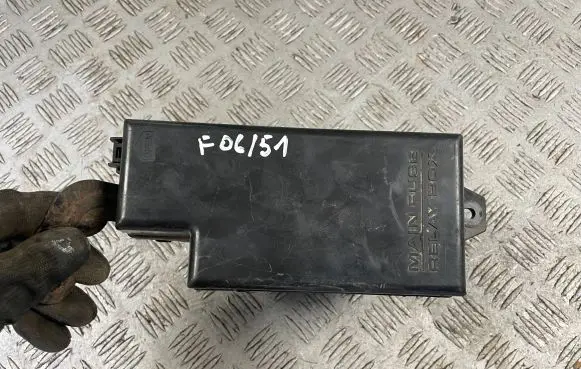 Subaru Forester SG Fuse module MB500100B