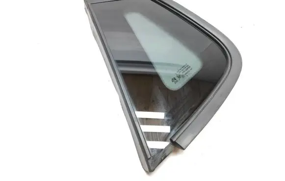 Peugeot 2008 I Rear side window 43R006723 E000255 DOT24M101AS3