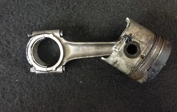 Peugeot 206 Piston with connecting rod