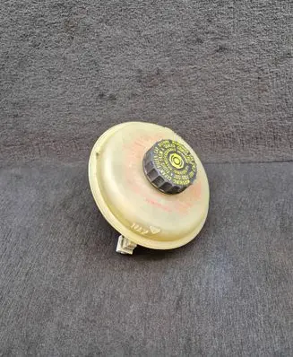 Audi A6 S6 C4 4A Brake fluid reservoir 8D0611301