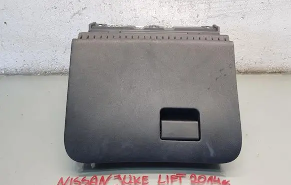 Nissan Juke I F15 Glove box