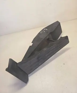 Accelerator throttle pedal