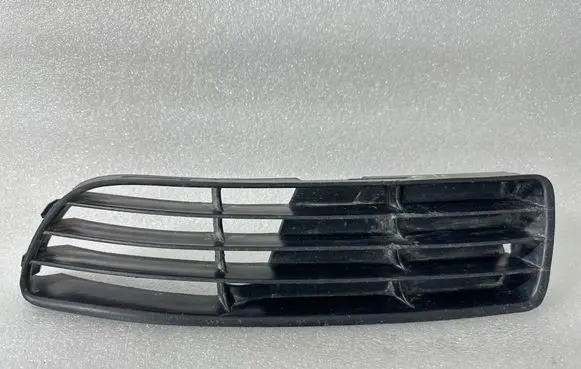 Audi A4 S4 B5 8D Front bumper lower grill 8D0807345