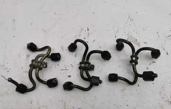 BMW 5 E60 E61 Fuel injector supply line/pipe 