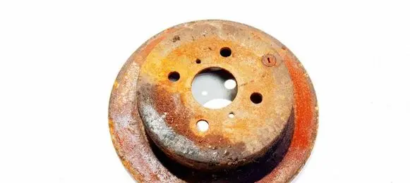 Toyota Yaris Rear brake disc neventiliuojamas