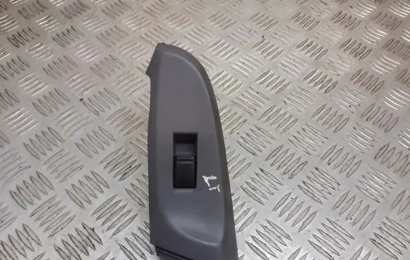 Nissan Almera N16 Quarter vent window switch 82961-RM700