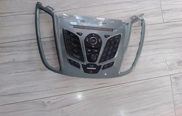 Head unit multimedia control