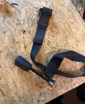 Renault Trafic II (X83) Front seatbelt 29301