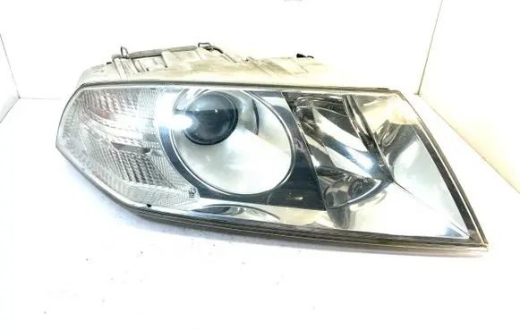 Skoda Octavia Mk2 (1Z) Headlight/headlamp 35XT5D1 3575